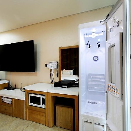 White Tourist Hotel Чонджу Экстерьер фото