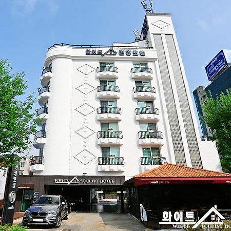 White Tourist Hotel Чонджу Экстерьер фото