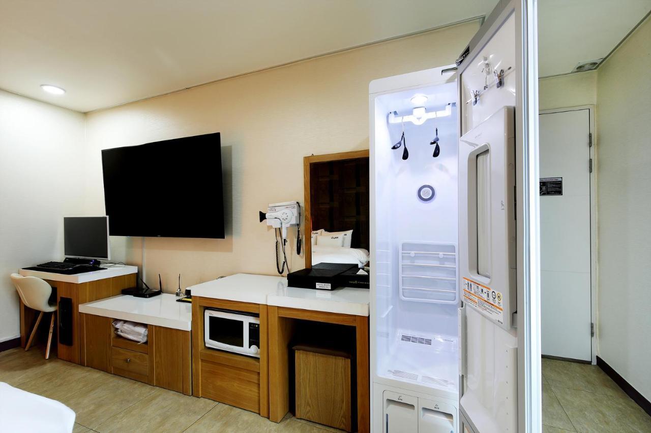 White Tourist Hotel Чонджу Экстерьер фото