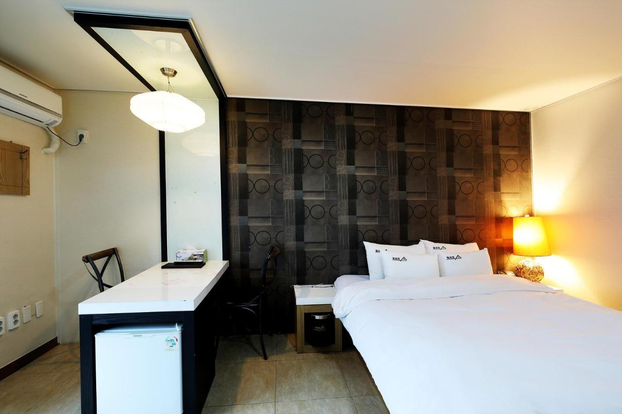 White Tourist Hotel Чонджу Экстерьер фото