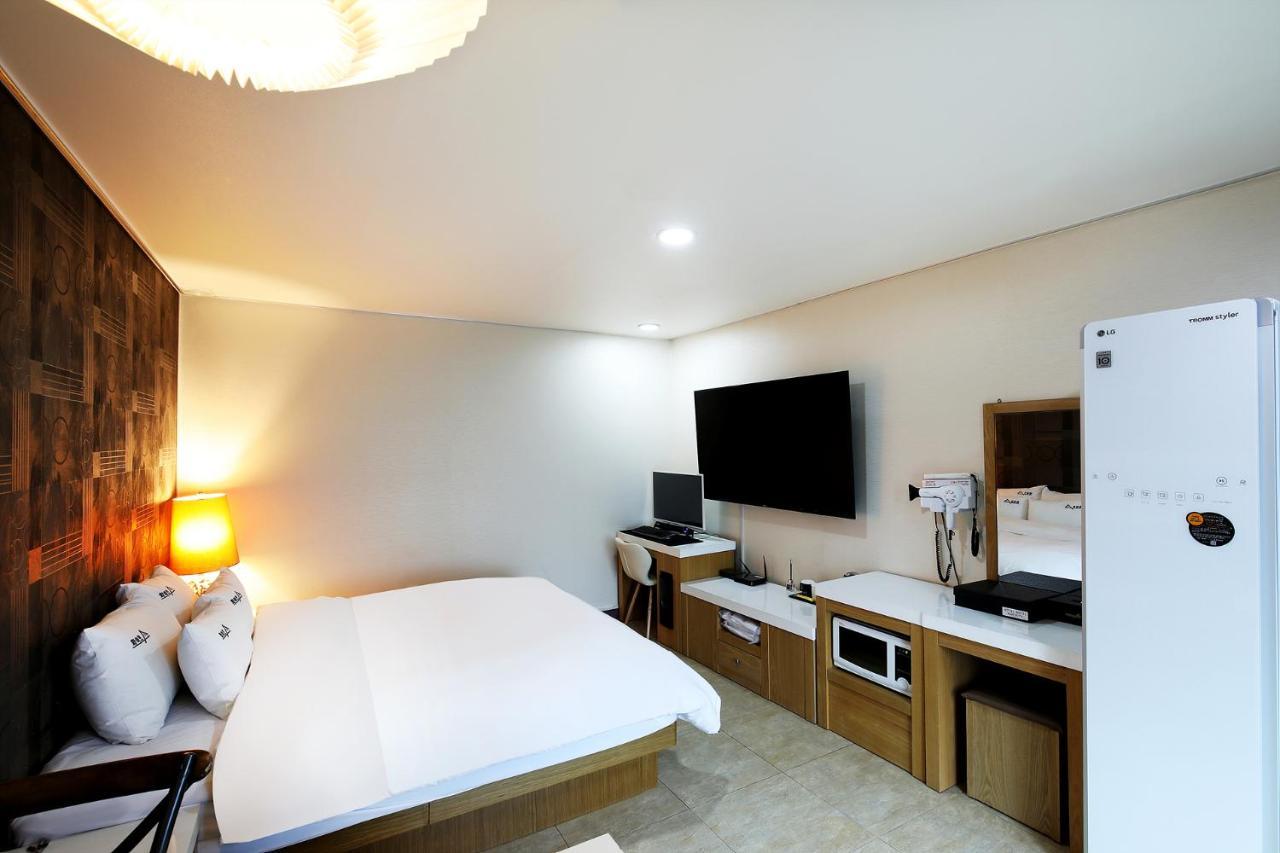 White Tourist Hotel Чонджу Экстерьер фото