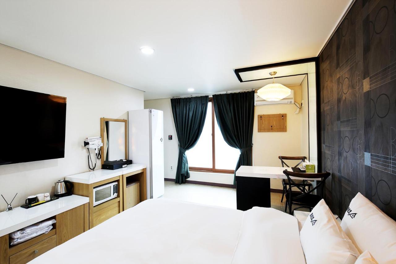 White Tourist Hotel Чонджу Экстерьер фото