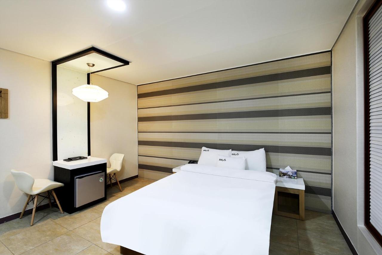 White Tourist Hotel Чонджу Экстерьер фото