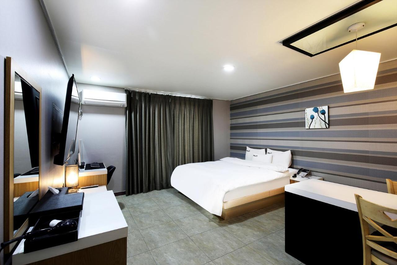 White Tourist Hotel Чонджу Экстерьер фото