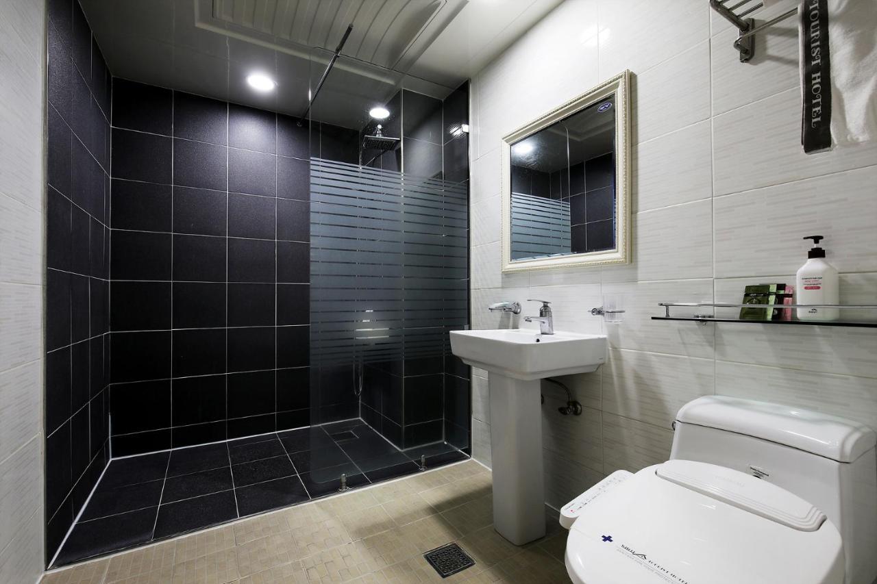 White Tourist Hotel Чонджу Экстерьер фото