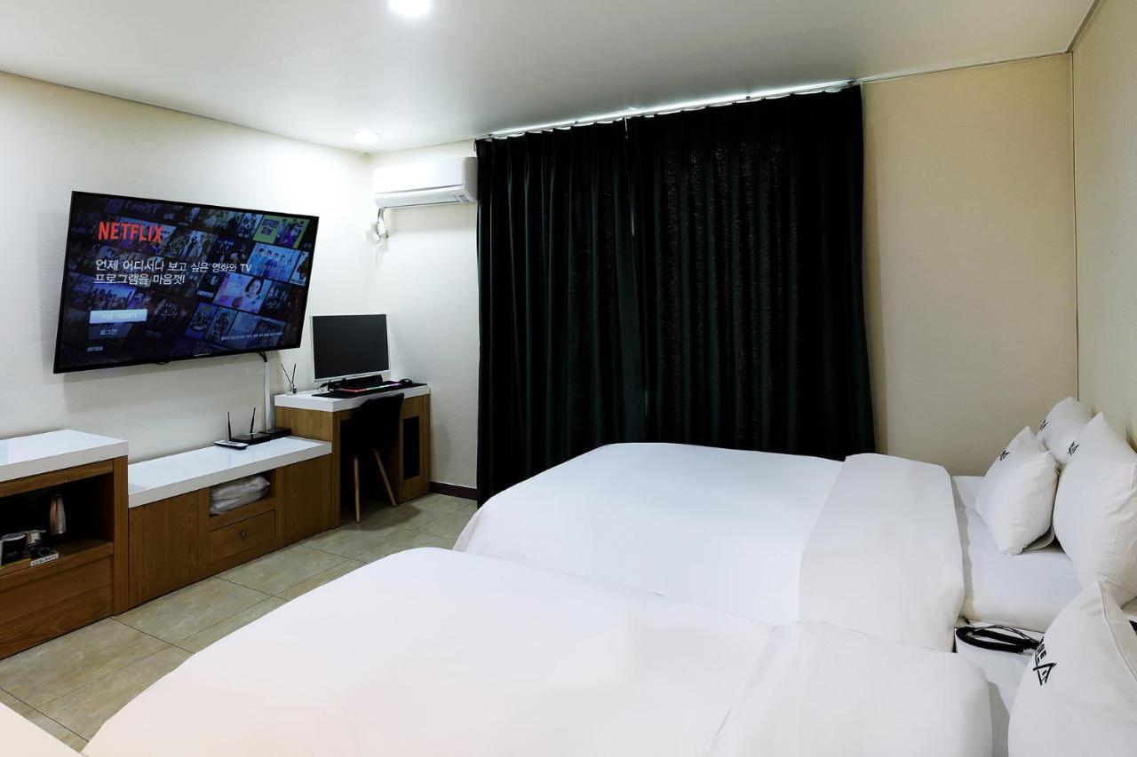 White Tourist Hotel Чонджу Экстерьер фото