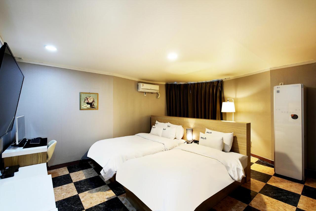 White Tourist Hotel Чонджу Экстерьер фото