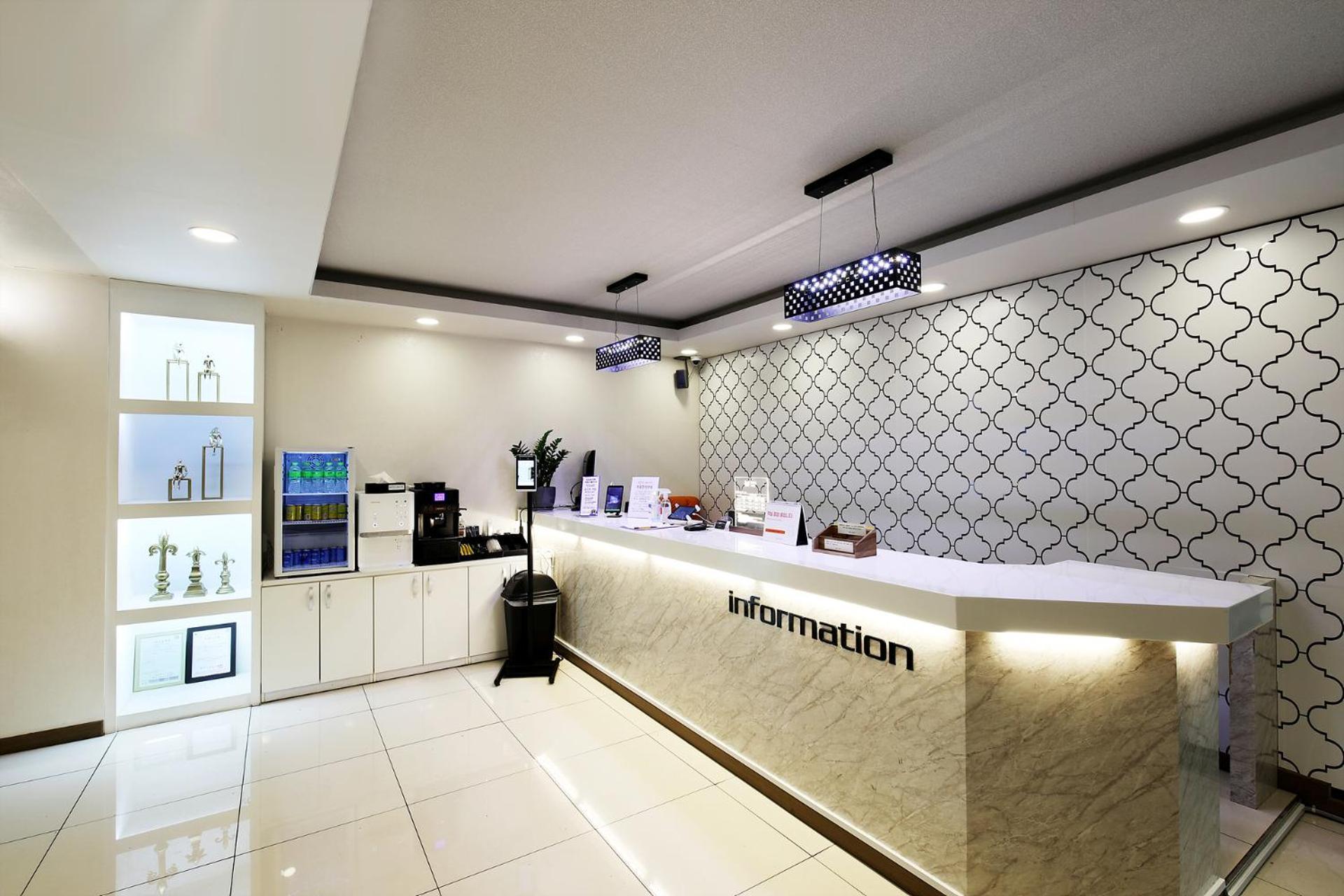 White Tourist Hotel Чонджу Экстерьер фото