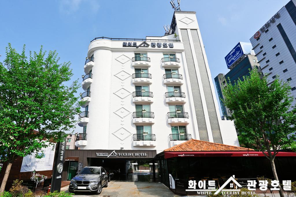 White Tourist Hotel Чонджу Экстерьер фото