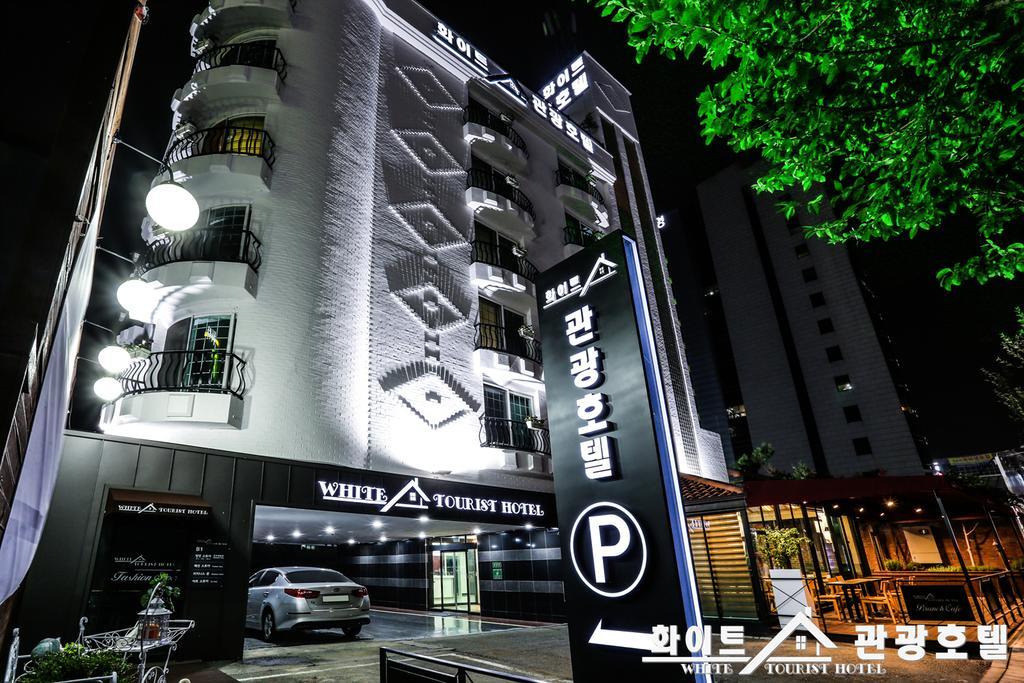 White Tourist Hotel Чонджу Экстерьер фото