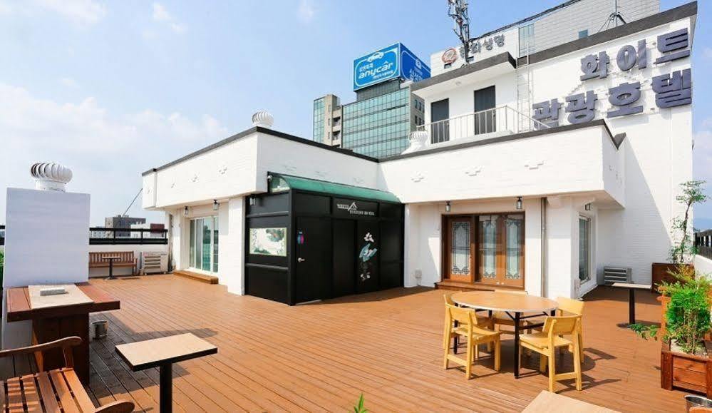 White Tourist Hotel Чонджу Экстерьер фото